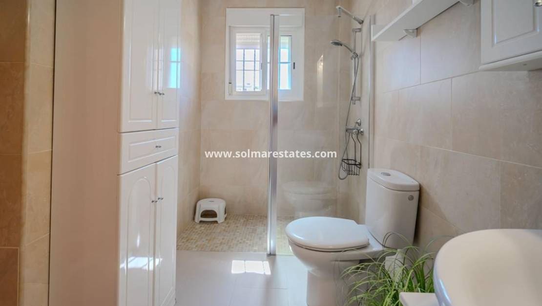 3 quarto Moradia Geminada para venda em Cabo Roig com piscina - 315 000 € (Ref: 10021716)