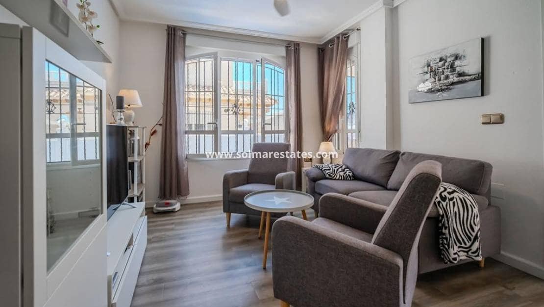 3 quarto Moradia Geminada para venda em Cabo Roig com piscina - 315 000 € (Ref: 10021716)