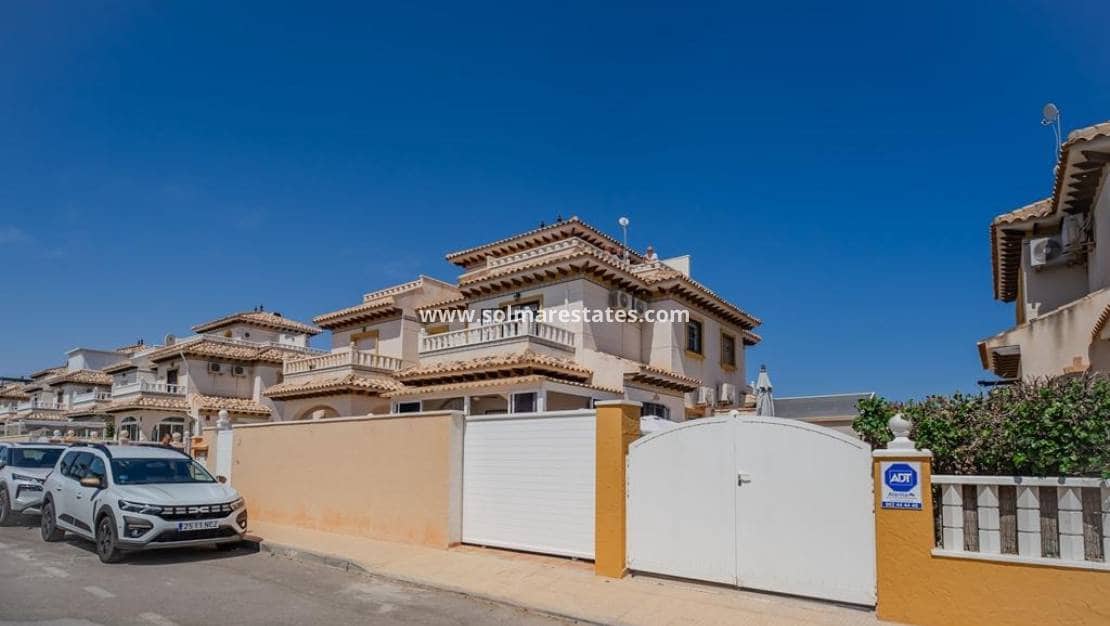 3 quarto Moradia Geminada para venda em Cabo Roig com piscina - 315 000 € (Ref: 10021716)