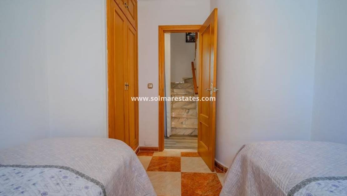 3 quarto Moradia Geminada para venda em Cabo Roig com piscina - 315 000 € (Ref: 10021716)