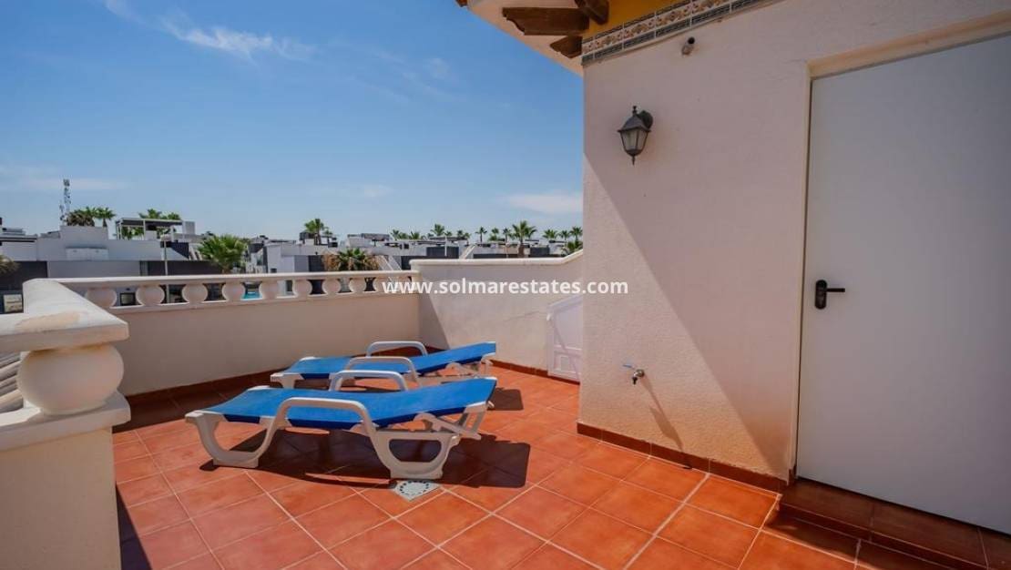 3 quarto Moradia Geminada para venda em Cabo Roig com piscina - 315 000 € (Ref: 10021716)