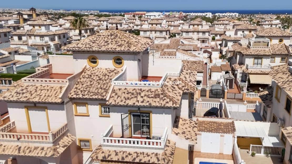 3 quarto Moradia Geminada para venda em Cabo Roig com piscina - 315 000 € (Ref: 10021716)