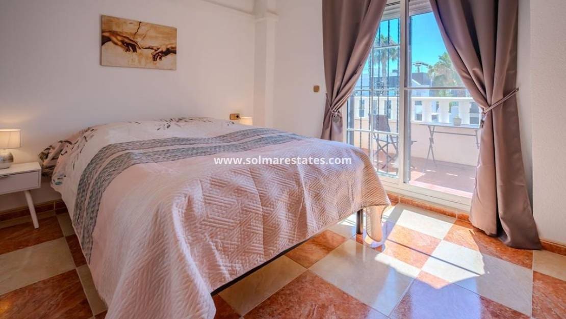 3 quarto Moradia Geminada para venda em Cabo Roig com piscina - 315 000 € (Ref: 10021716)