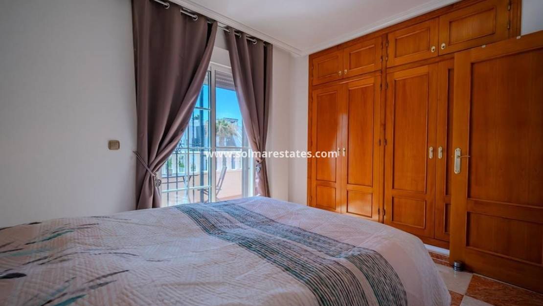 3 quarto Moradia Geminada para venda em Cabo Roig com piscina - 315 000 € (Ref: 10021716)