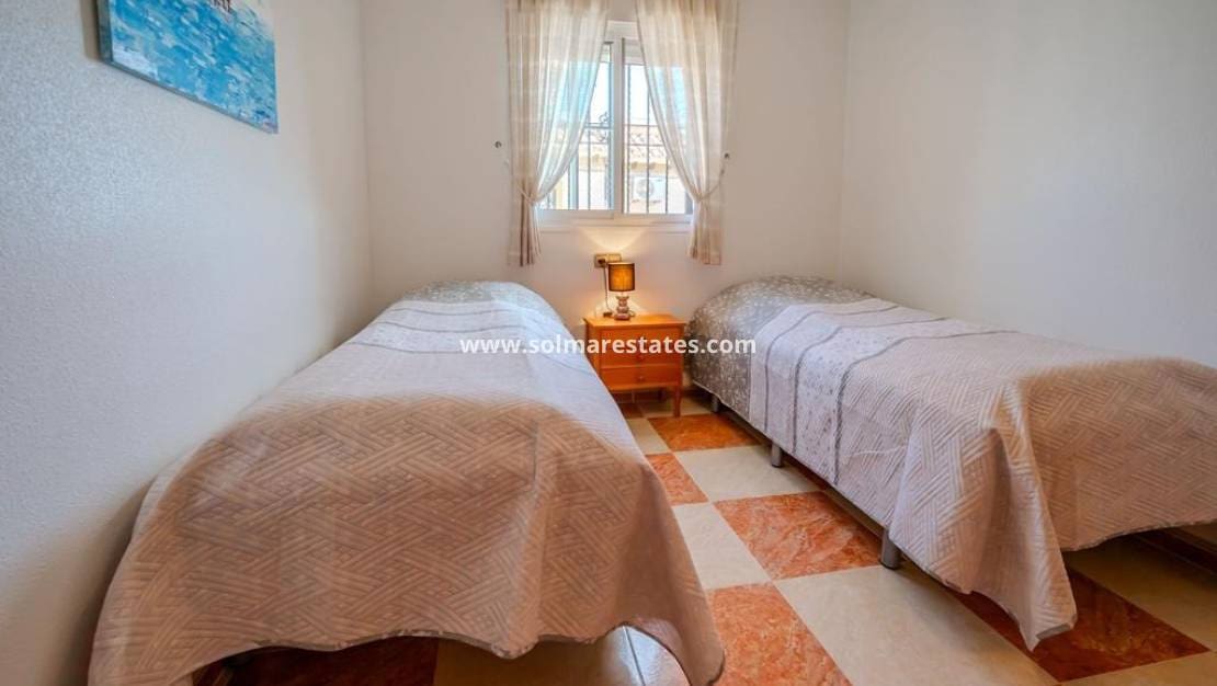 3 quarto Moradia Geminada para venda em Cabo Roig com piscina - 315 000 € (Ref: 10021716)