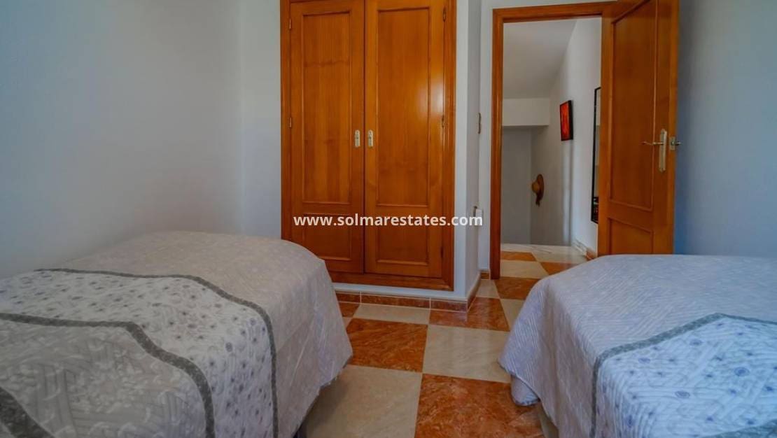 3 quarto Moradia Geminada para venda em Cabo Roig com piscina - 315 000 € (Ref: 10021716)