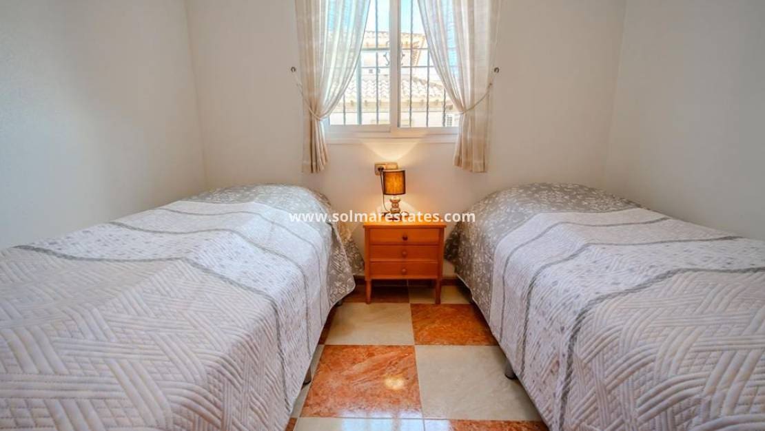 3 quarto Moradia Geminada para venda em Cabo Roig com piscina - 315 000 € (Ref: 10021716)
