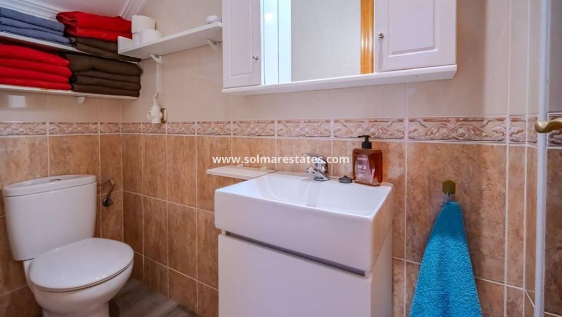 3 quarto Moradia Geminada para venda em Cabo Roig com piscina - 315 000 € (Ref: 10021716)