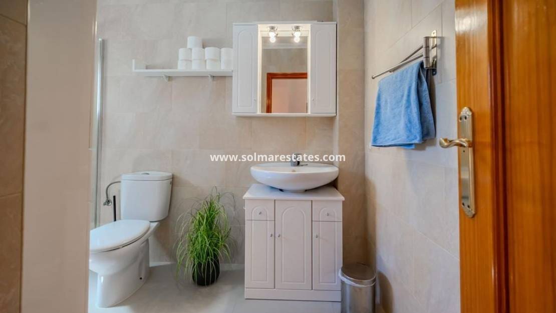 3 quarto Moradia Geminada para venda em Cabo Roig com piscina - 315 000 € (Ref: 10021716)