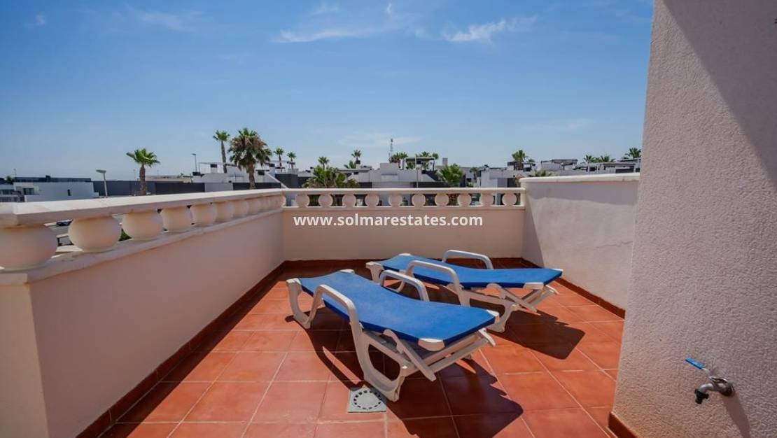 3 quarto Moradia Geminada para venda em Cabo Roig com piscina - 315 000 € (Ref: 10021716)