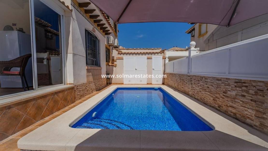 3 quarto Moradia Geminada para venda em Cabo Roig com piscina - 315 000 € (Ref: 10021716)
