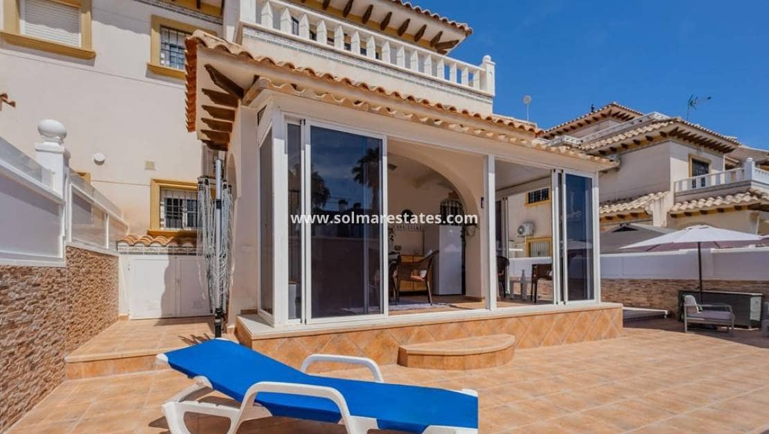 3 quarto Moradia Geminada para venda em Cabo Roig com piscina - 315 000 € (Ref: 10021716)