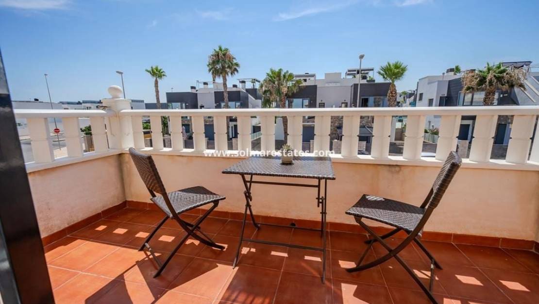 3 quarto Moradia Geminada para venda em Cabo Roig com piscina - 315 000 € (Ref: 10021716)