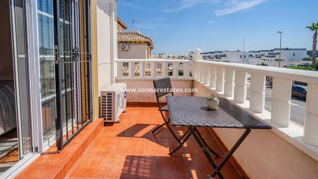 3 quarto Moradia Geminada para venda em Cabo Roig com piscina - 315 000 € (Ref: 10021716)