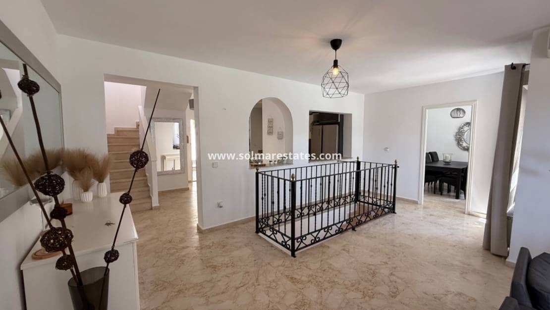 4 soverom Villa til salgs i Villamartin med svømmebasseng - € 645 000 (Ref: 10023111)