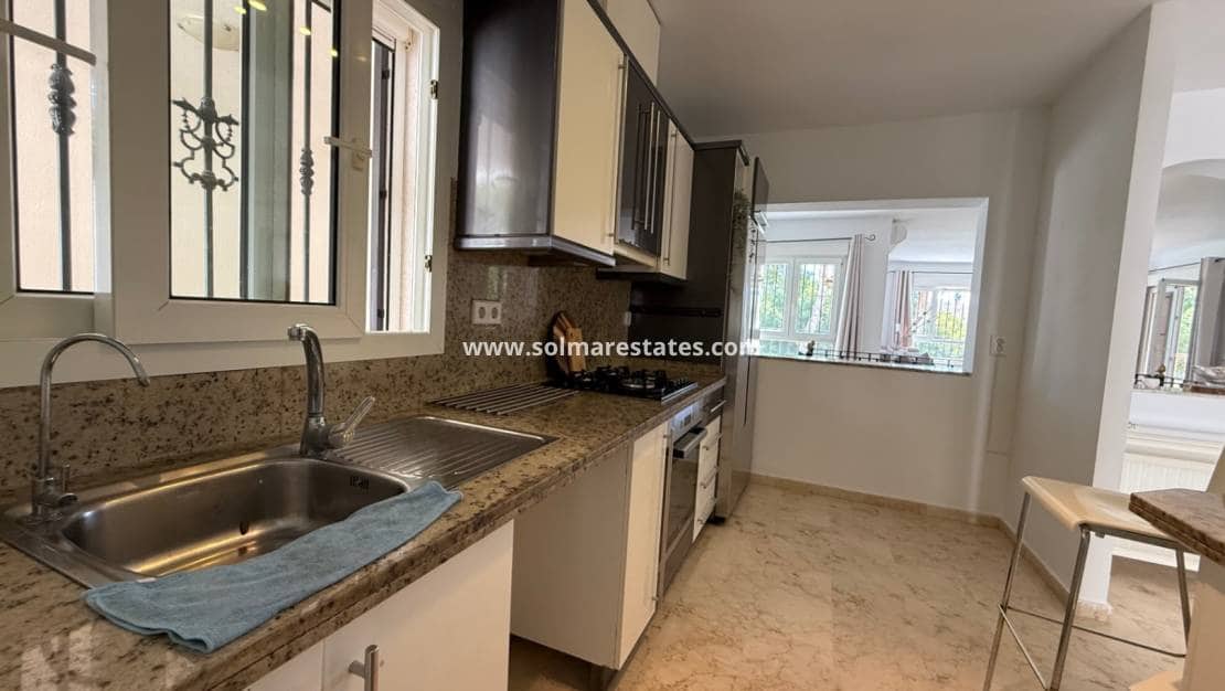 4 soverom Villa til salgs i Villamartin med svømmebasseng - € 645 000 (Ref: 10023111)