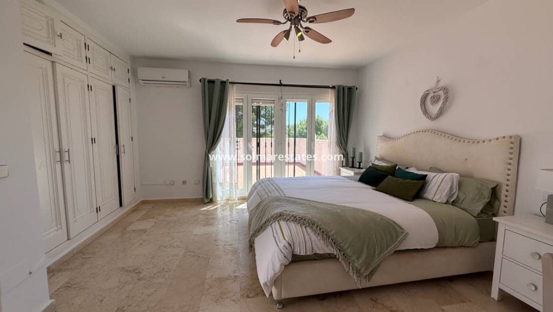 4 soverom Villa til salgs i Villamartin med svømmebasseng - € 645 000 (Ref: 10023111)