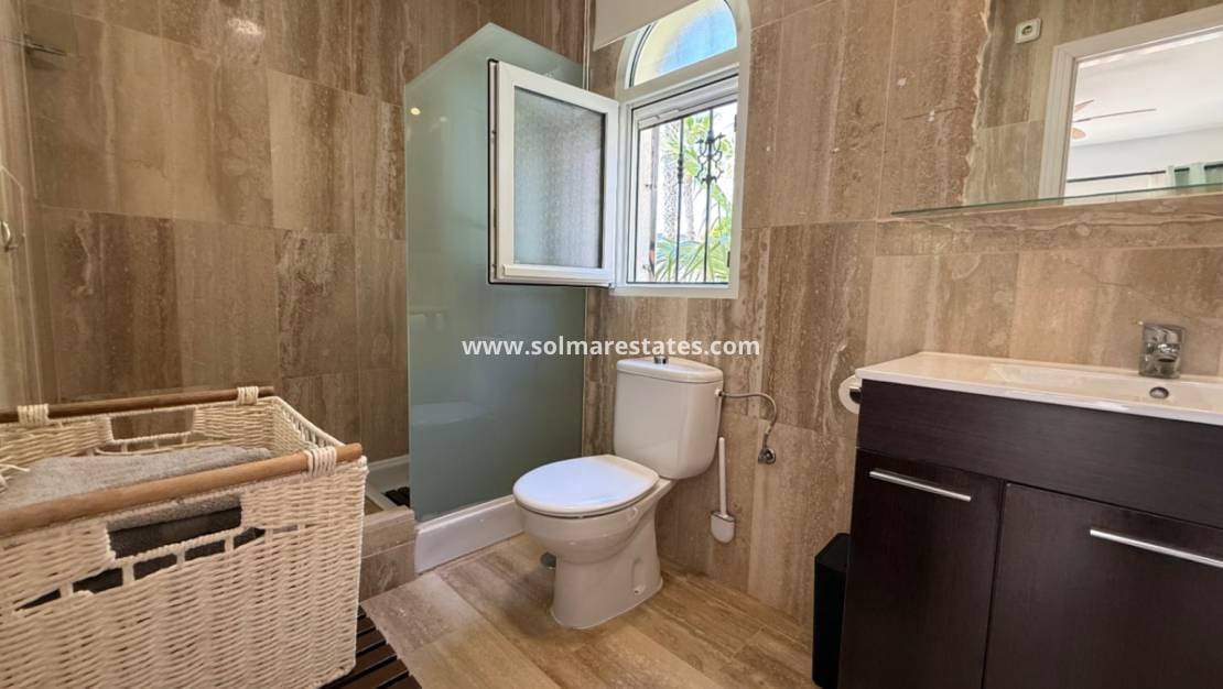 4 soverom Villa til salgs i Villamartin med svømmebasseng - € 645 000 (Ref: 10023111)