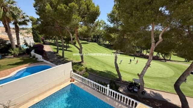 4 soverom Villa til salgs i Villamartin, Orihuela med svømmebasseng - € 645 000 (Ref: 10023111)