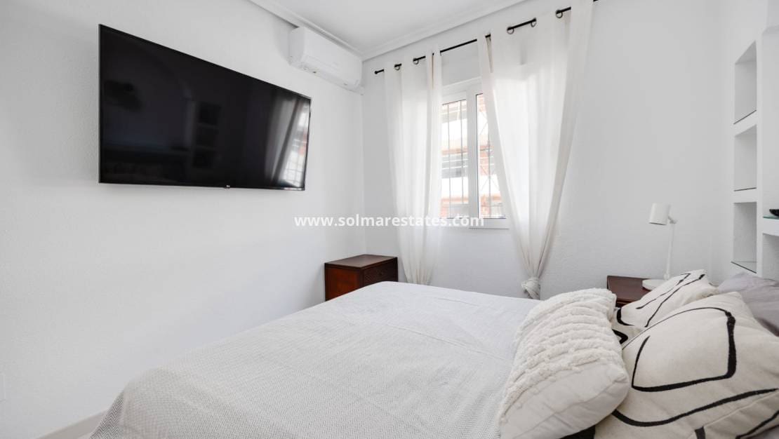 2 sovrum Lägenhet till salu i Playa Flamenca med pool - 235 000 € (Ref: 10023112)