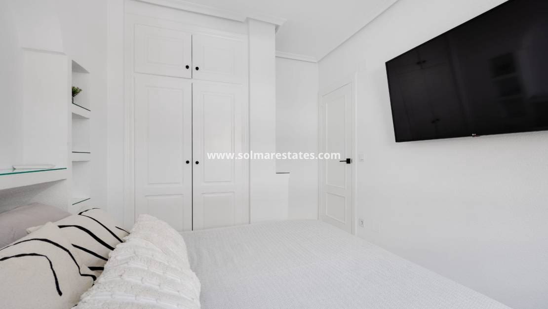 2 sovrum Lägenhet till salu i Playa Flamenca med pool - 235 000 € (Ref: 10023112)