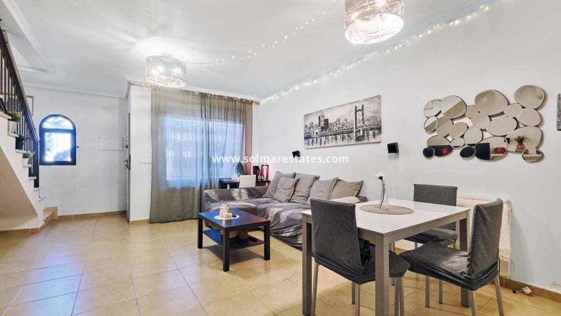 3 sypialnia Dom na sprzedaż w Villamartin z basenem - 239 000 € (Ref: 10023113)