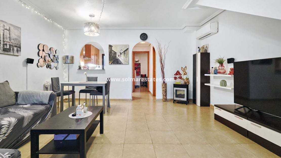 3 sypialnia Dom na sprzedaż w Villamartin z basenem - 239 000 € (Ref: 10023113)