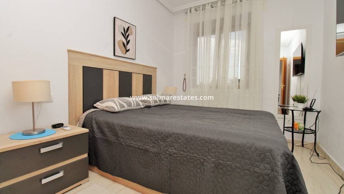 2 Zimmer Apartment zu verkaufen in San Miguel de Salinas mit Pool - 154.950 € (Ref: 10023116)