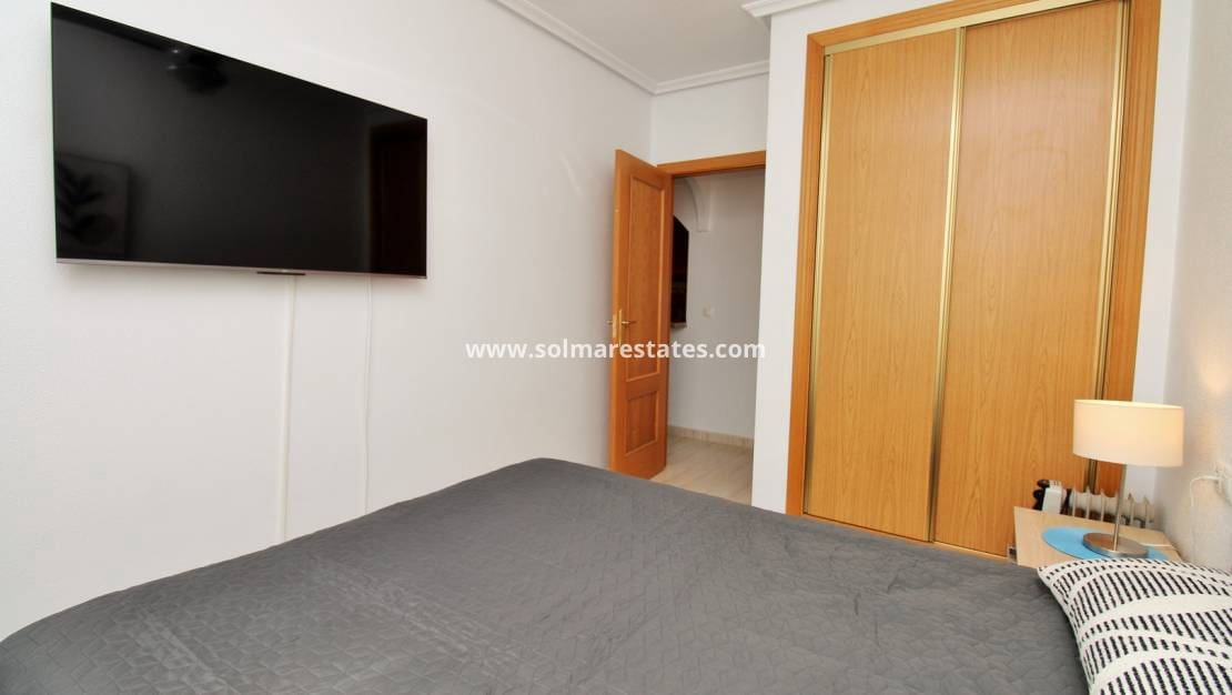 2 Zimmer Apartment zu verkaufen in San Miguel de Salinas mit Pool - 154.950 € (Ref: 10023116)