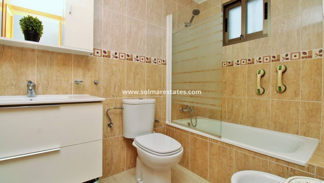 2 Zimmer Apartment zu verkaufen in San Miguel de Salinas mit Pool - 154.950 € (Ref: 10023116)