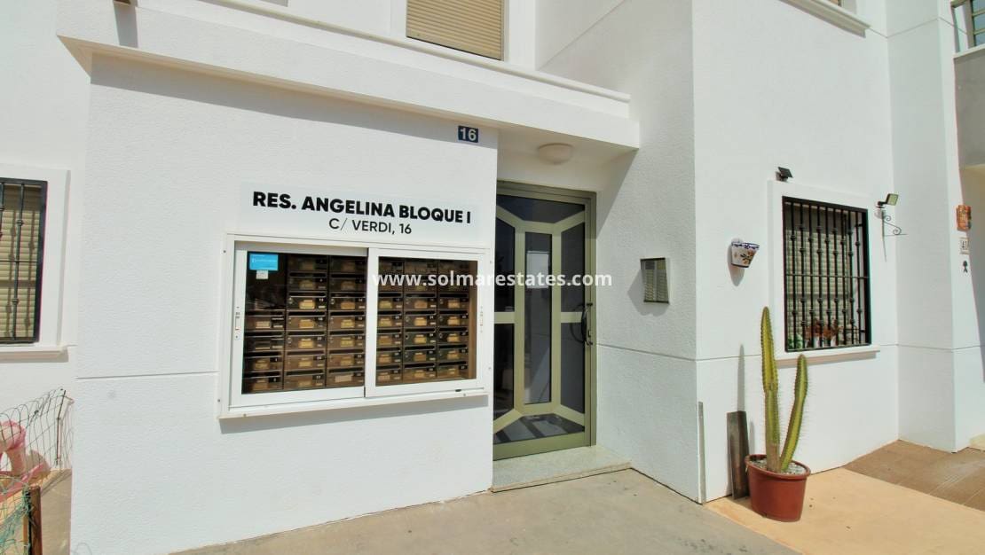 2 Zimmer Apartment zu verkaufen in San Miguel de Salinas mit Pool - 154.950 € (Ref: 10023116)