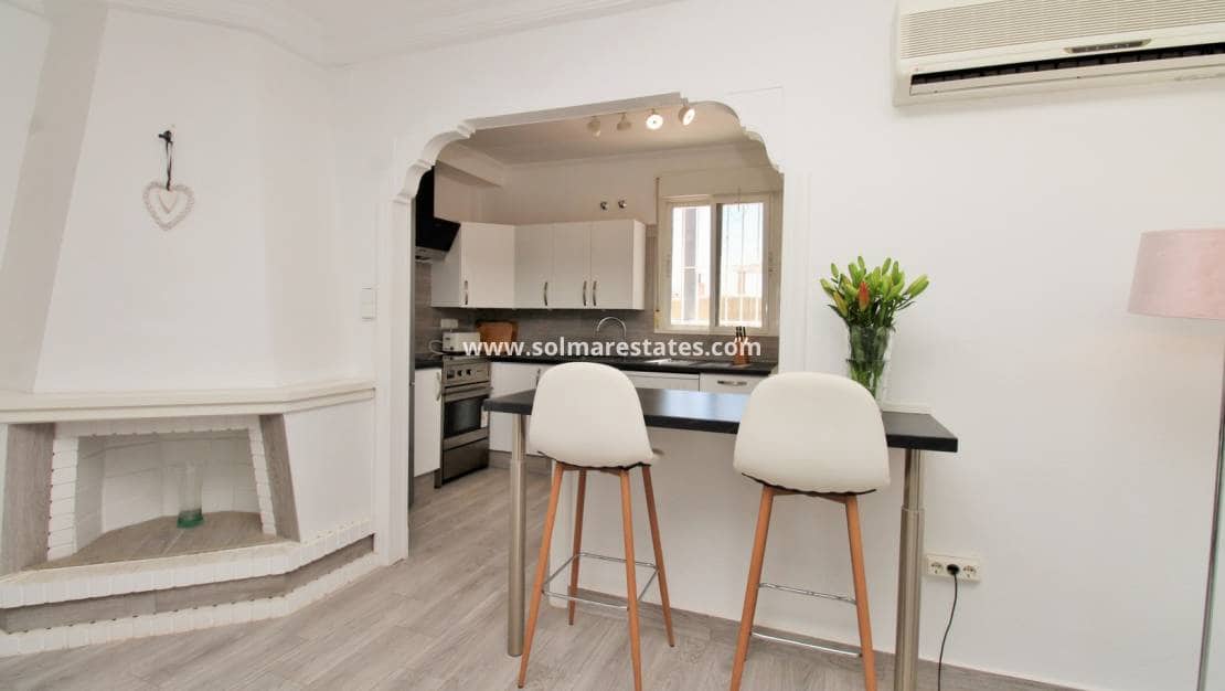 2 soveværelse Lejlighed til salg i Villamartin med swimmingpool - € 189.900 (Ref: 10023117)
