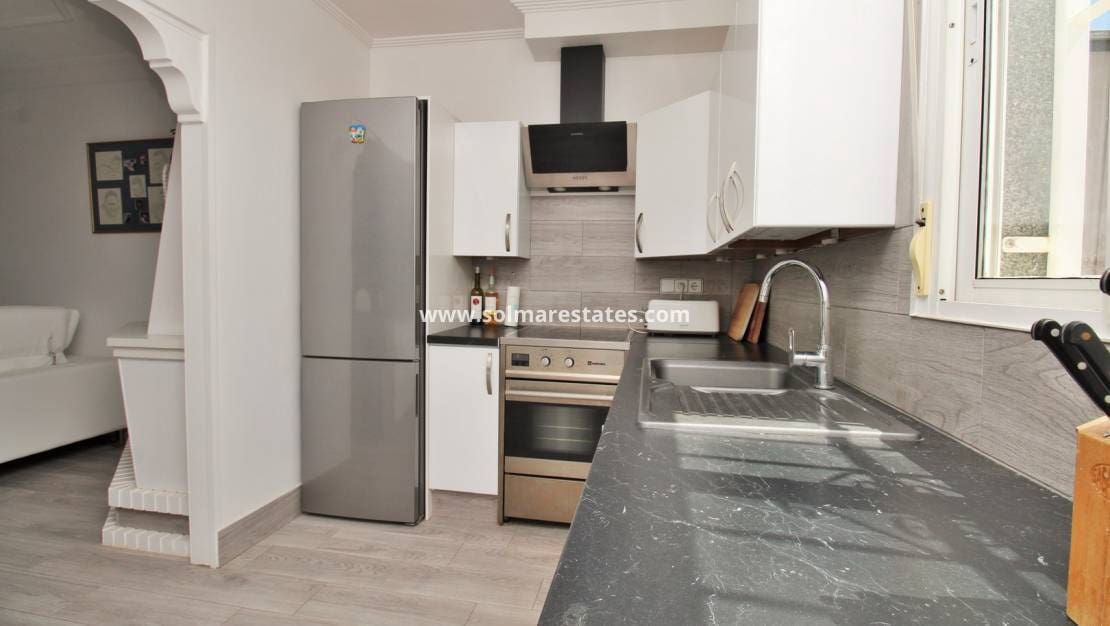 2 soveværelse Lejlighed til salg i Villamartin med swimmingpool - € 189.900 (Ref: 10023117)