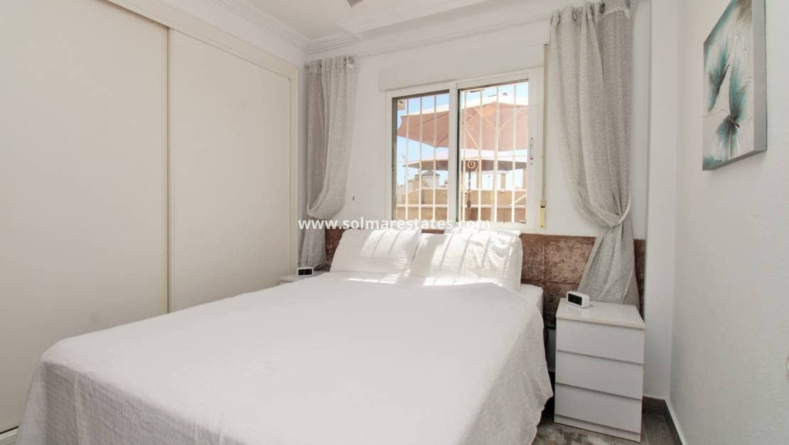 2 soveværelse Lejlighed til salg i Villamartin med swimmingpool - € 189.900 (Ref: 10023117)