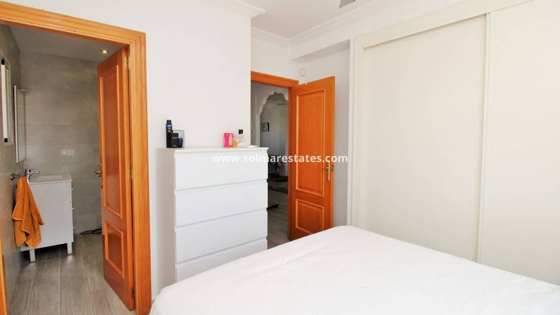 2 soveværelse Lejlighed til salg i Villamartin med swimmingpool - € 189.900 (Ref: 10023117)