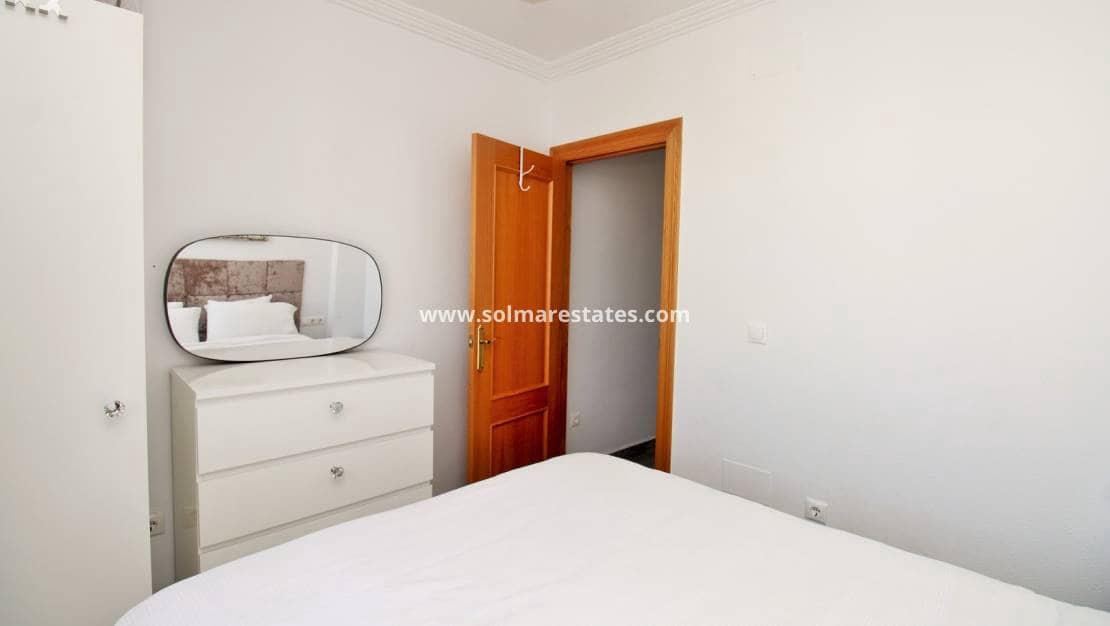 2 soveværelse Lejlighed til salg i Villamartin med swimmingpool - € 189.900 (Ref: 10023117)