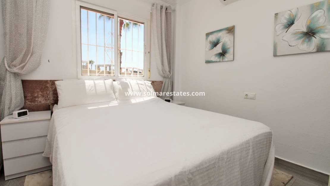 2 soveværelse Lejlighed til salg i Villamartin med swimmingpool - € 189.900 (Ref: 10023117)