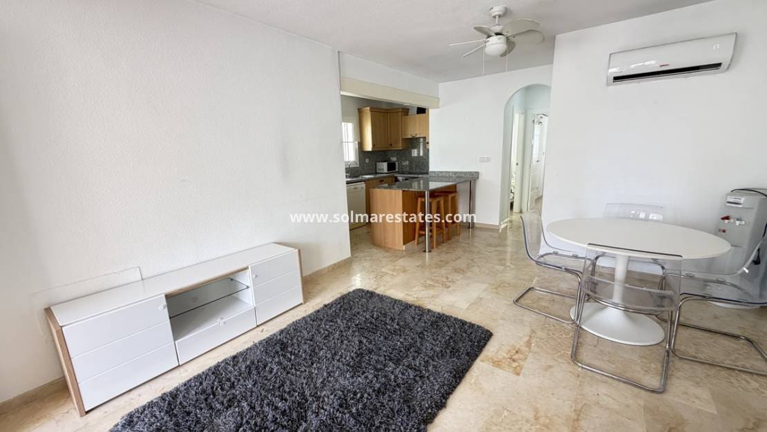 2 soveværelse Lejlighed til salg i Villamartin med swimmingpool - € 189.995 (Ref: 10024693)