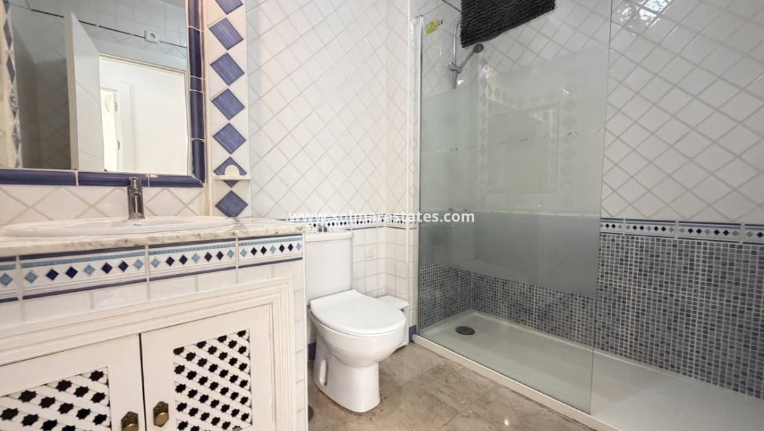2 soveværelse Lejlighed til salg i Villamartin med swimmingpool - € 189.995 (Ref: 10024693)