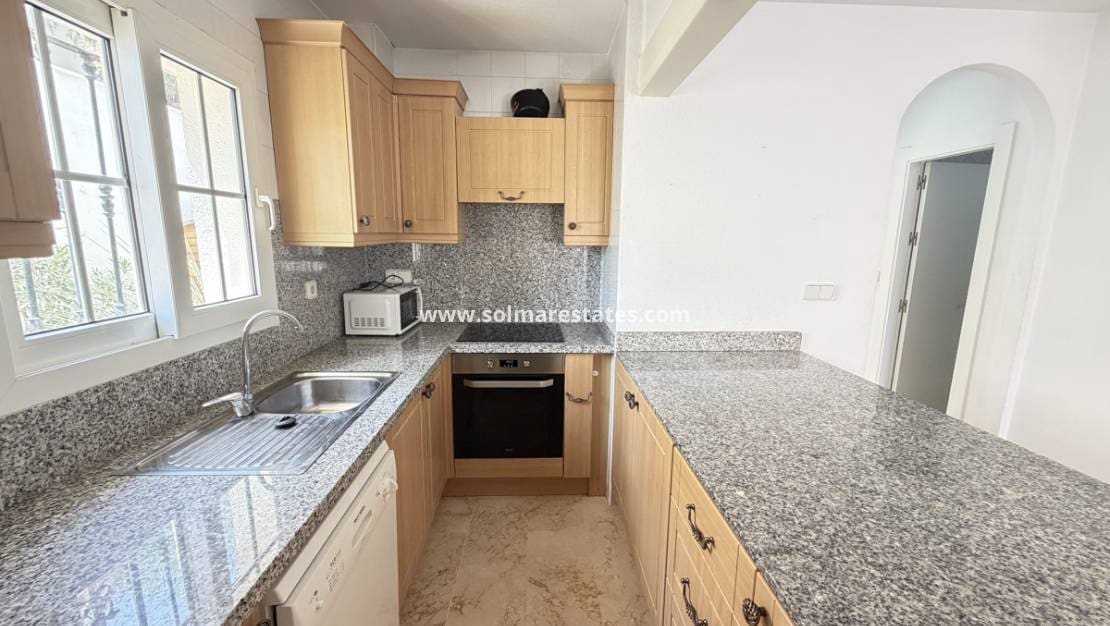 2 soveværelse Lejlighed til salg i Villamartin med swimmingpool - € 189.995 (Ref: 10024693)