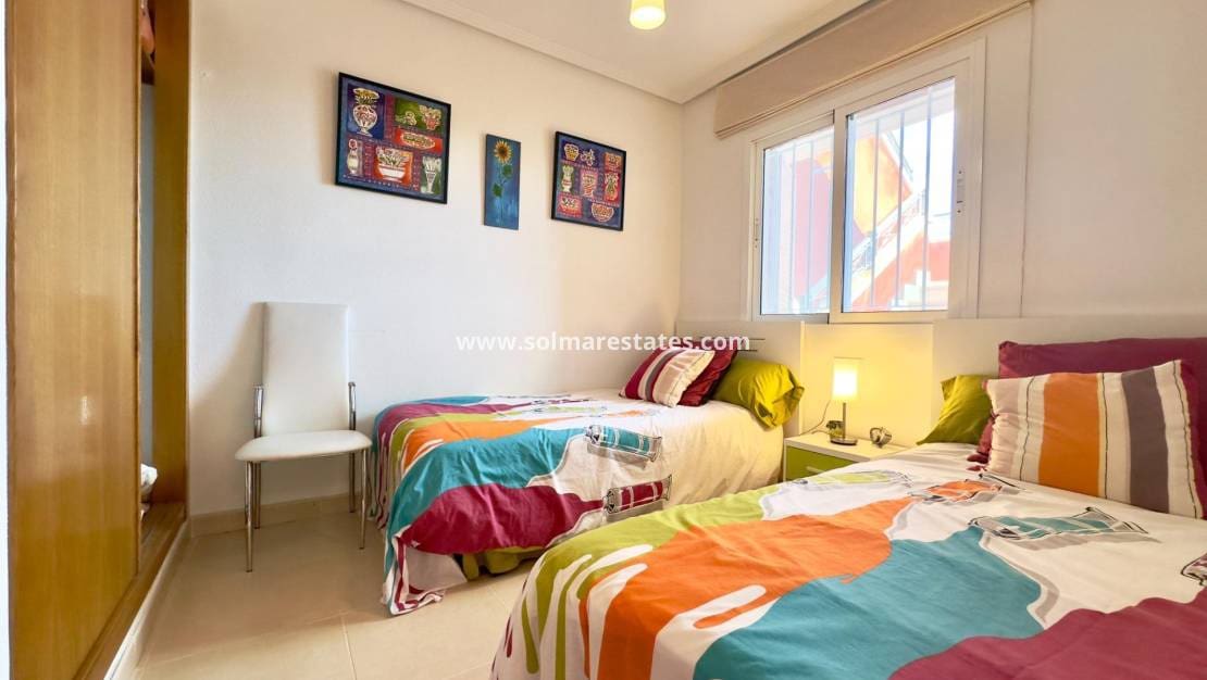 2 sovrum Lägenhet till salu i Playa Flamenca med pool - 229 900 € (Ref: 10025995)