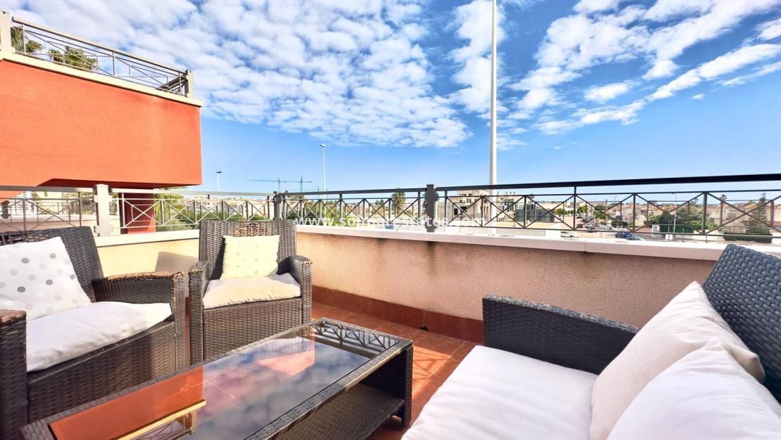 2 sovrum Lägenhet till salu i Playa Flamenca med pool - 229 900 € (Ref: 10025995)