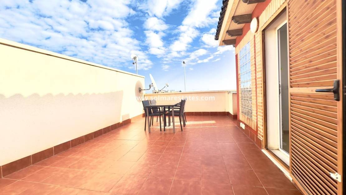 2 sovrum Lägenhet till salu i Playa Flamenca med pool - 229 900 € (Ref: 10025995)