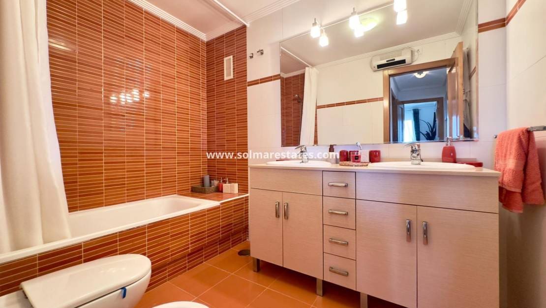 2 sovrum Lägenhet till salu i Playa Flamenca med pool - 229 900 € (Ref: 10025995)