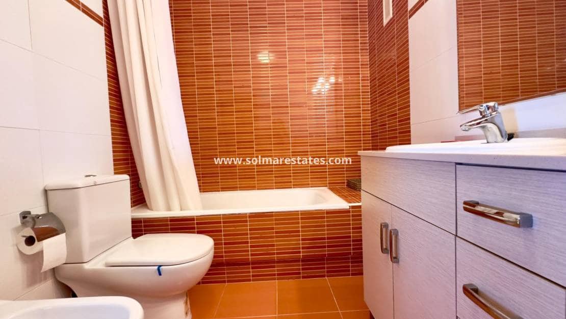 2 sovrum Lägenhet till salu i Playa Flamenca med pool - 229 900 € (Ref: 10025995)