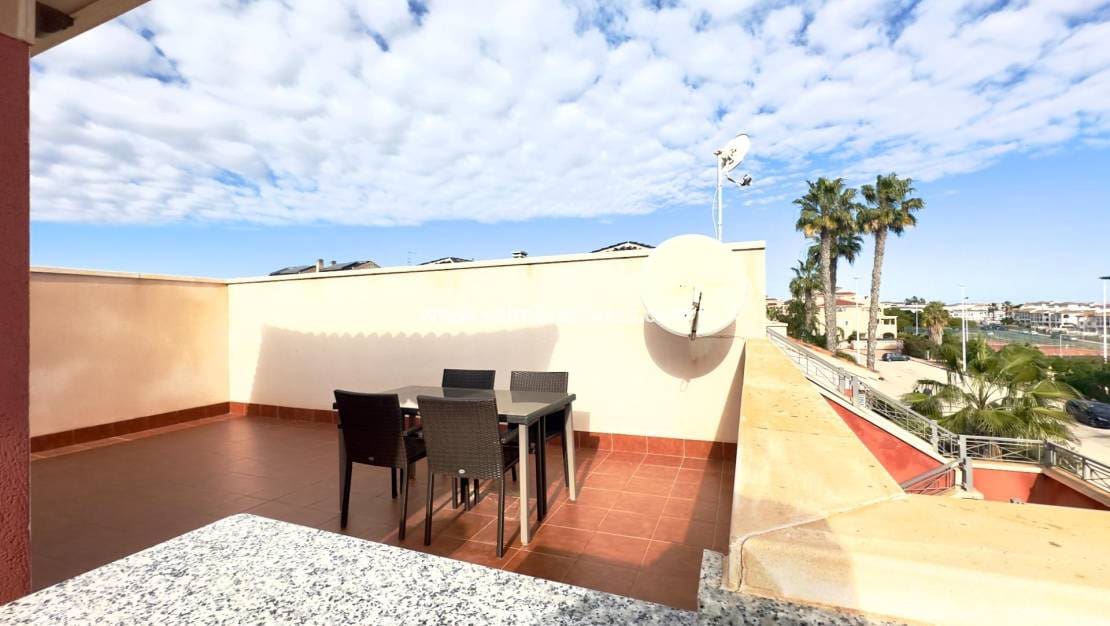 2 sovrum Lägenhet till salu i Playa Flamenca med pool - 229 900 € (Ref: 10025995)