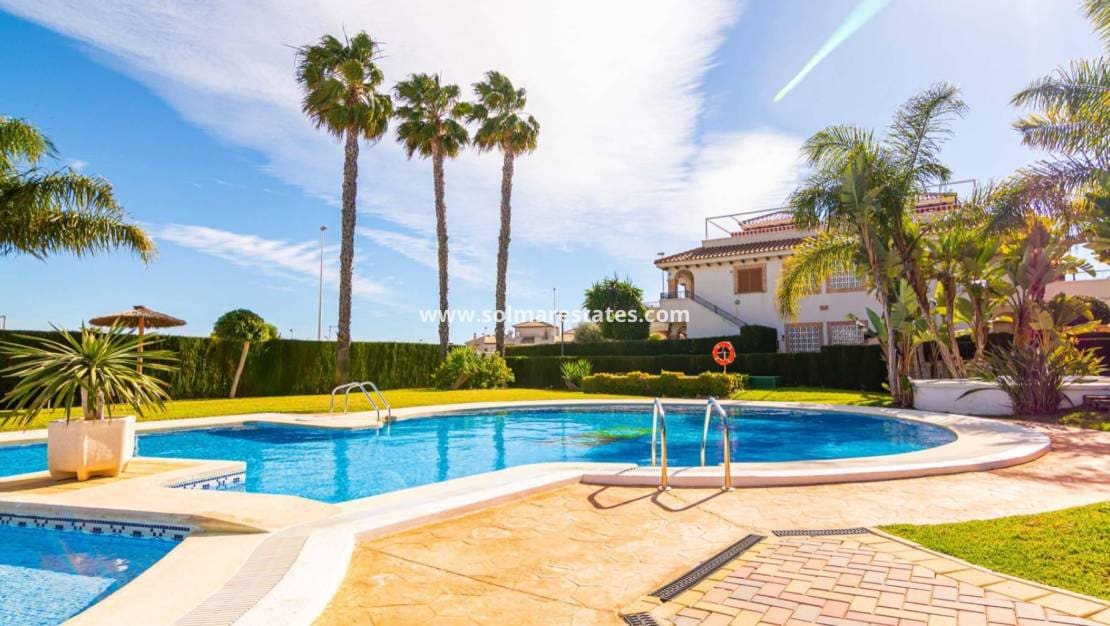 2 sovrum Lägenhet till salu i Playa Flamenca med pool - 229 900 € (Ref: 10025995)