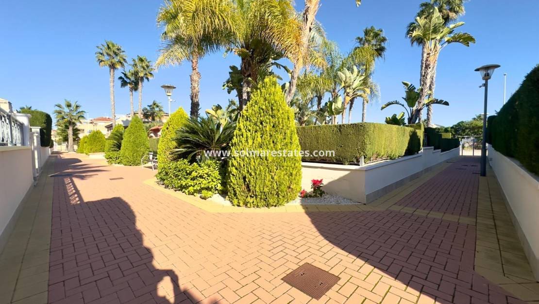 2 sovrum Lägenhet till salu i Playa Flamenca med pool - 229 900 € (Ref: 10025995)