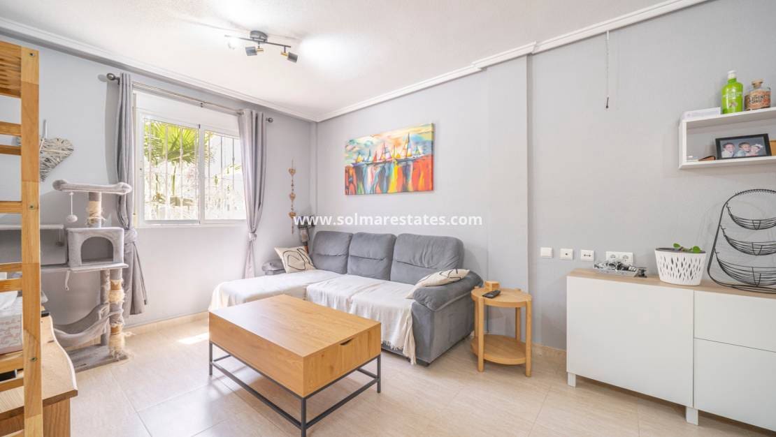 3 chambre Villa/Maison Semi-Mitoyenne à vendre à Dona Pepa avec piscine - 279 000 € (Ref: 10025996)