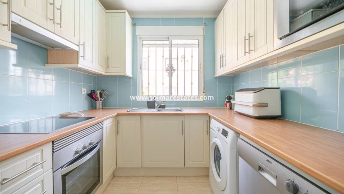 3 chambre Villa/Maison Semi-Mitoyenne à vendre à Dona Pepa avec piscine - 279 000 € (Ref: 10025996)
